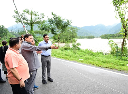 देहरादून आपदा : सीएम धामी ने कहा- ‘हालात पर नजर, प्रशासन के संपर्क में हूं’