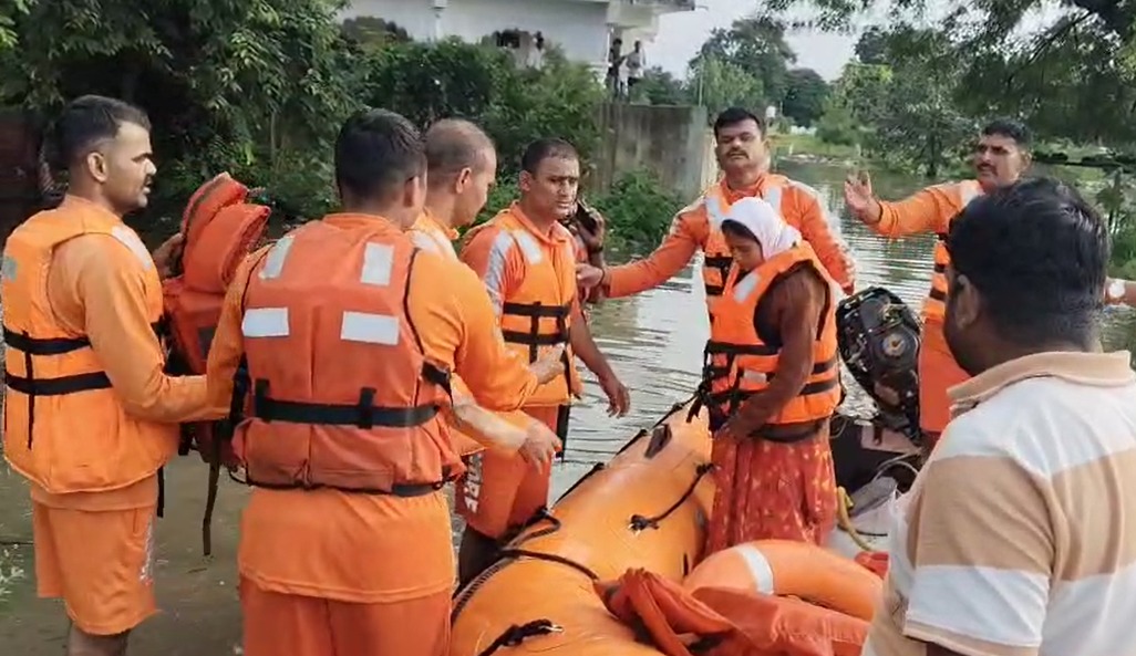 महाराष्ट्र में बाढ़ का कहर: बीड, धाराशिव और सोलापुर में एनडीआरएफ ने 94 लोगों को बचाया