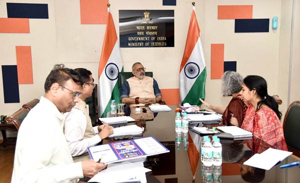 MSP पर कपास खरीद के लिए देशभर में 550 केंद्र स्थापित, गिरिराज सिंह ने की समीक्षा बैठक