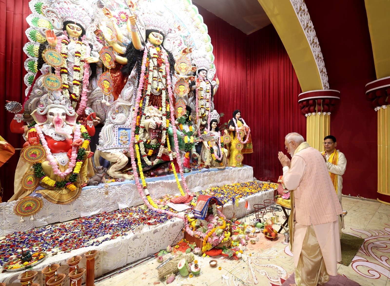 दिल्ली : पीएम मोदी ने सीआर पार्क और काली बाड़ी मंदिर में की पूजा-अर्चना, यातायात पुलिस ने जारी की एडवाइजरी
