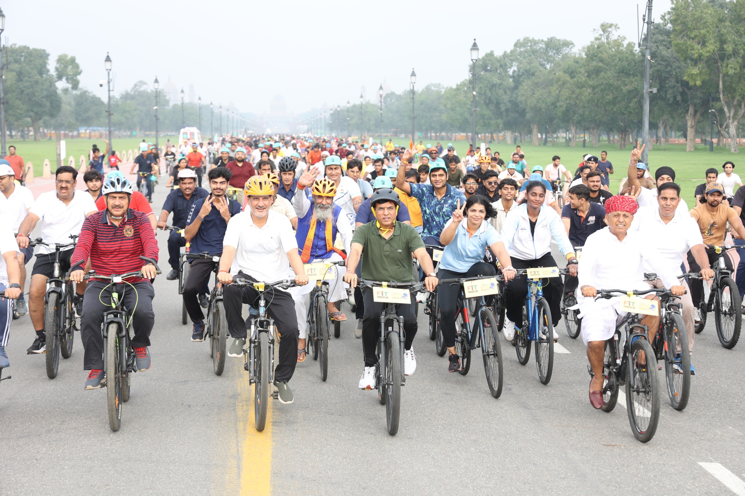 दिल्ली में ‘फिट इंडिया-संडे ऑन साइकिल’ कार्यक्रम का आयोजन ; ‘गर्व से स्वदेशी’ थीम पर सांसदों और खिलाड़ियों ने दिखाई एकजुटता