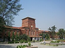 दिल्ली विश्वविद्यालय छात्र संघ चुनाव: मतदान शुरू, शुक्रवार को आएंगे नतीजे