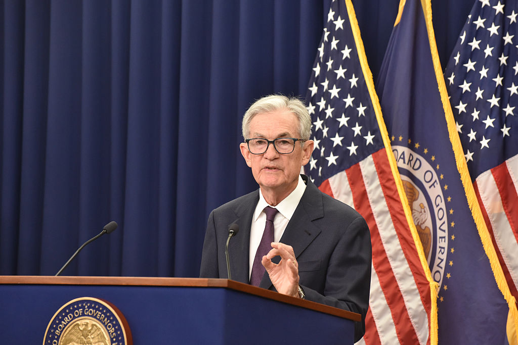 Fed’s Powell strikes middle path on inflation, jobs, as others take sides