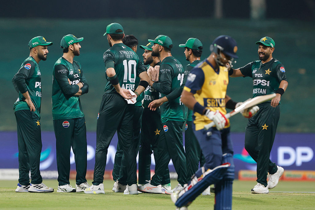 Pakistan down Sri Lanka to stay in hunt for Asia Cup final
