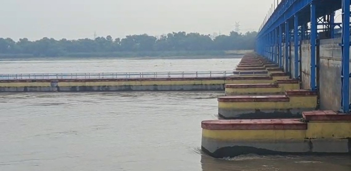दिल्ली में बाढ़ ने मचाई तबाही, यमुना नदी का जलस्तर 207 मीटर के पार