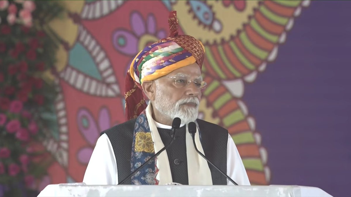 पीएम मोदी ने बांसवाड़ा में 1.22 लाख करोड़ रुपये की विकास परियोजनाओं का किया उद्घाटन और शिलान्यास