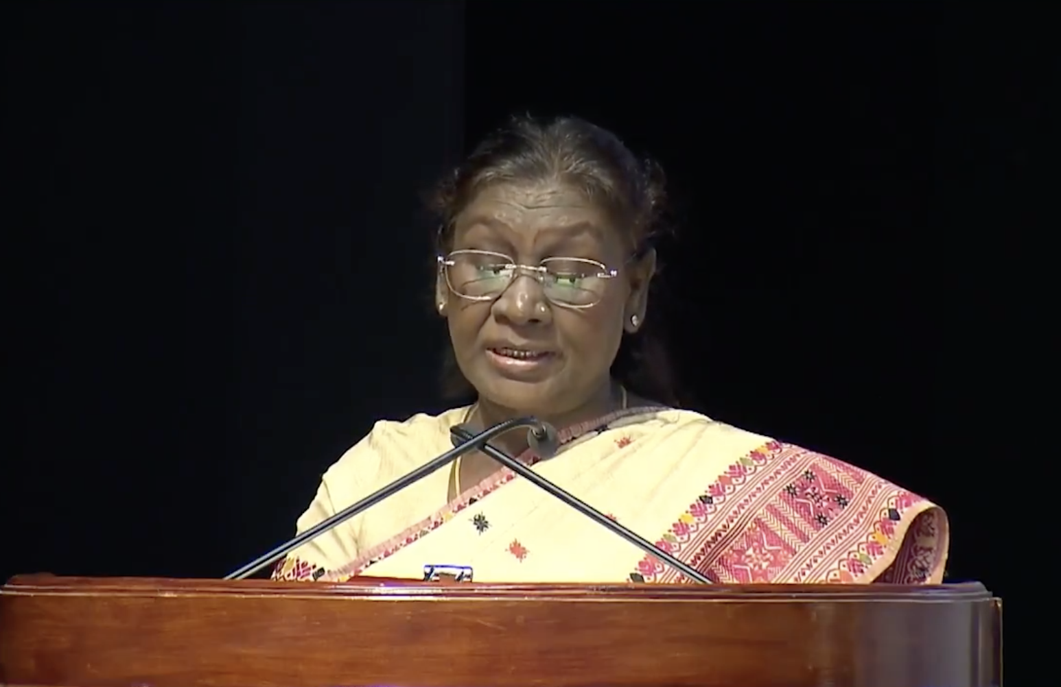 राष्ट्रपति द्रौपदी मुर्मु ने राष्ट्रीय भूविज्ञान पुरस्कार किए प्रदान, कहा- ‘भूवैज्ञानिकों को भू-पर्यावरणीय स्थिरता पर खनन के प्रभाव पर भी ध्यान देने की आवश्यकता’