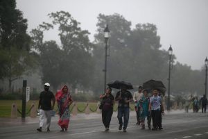 एक बार फिर बदलेगा एनसीआर का मौसम, बारिश-आंधी से गिरेगा तापमान, हवा हुई साफ