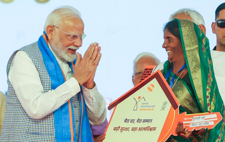 प्रधानमंत्री आवास योजना ने बदली देश की तस्वीर, 1.2 करोड़ घरों से बढ़ी लोगों की समृद्धि : एसबीआई रिपोर्ट