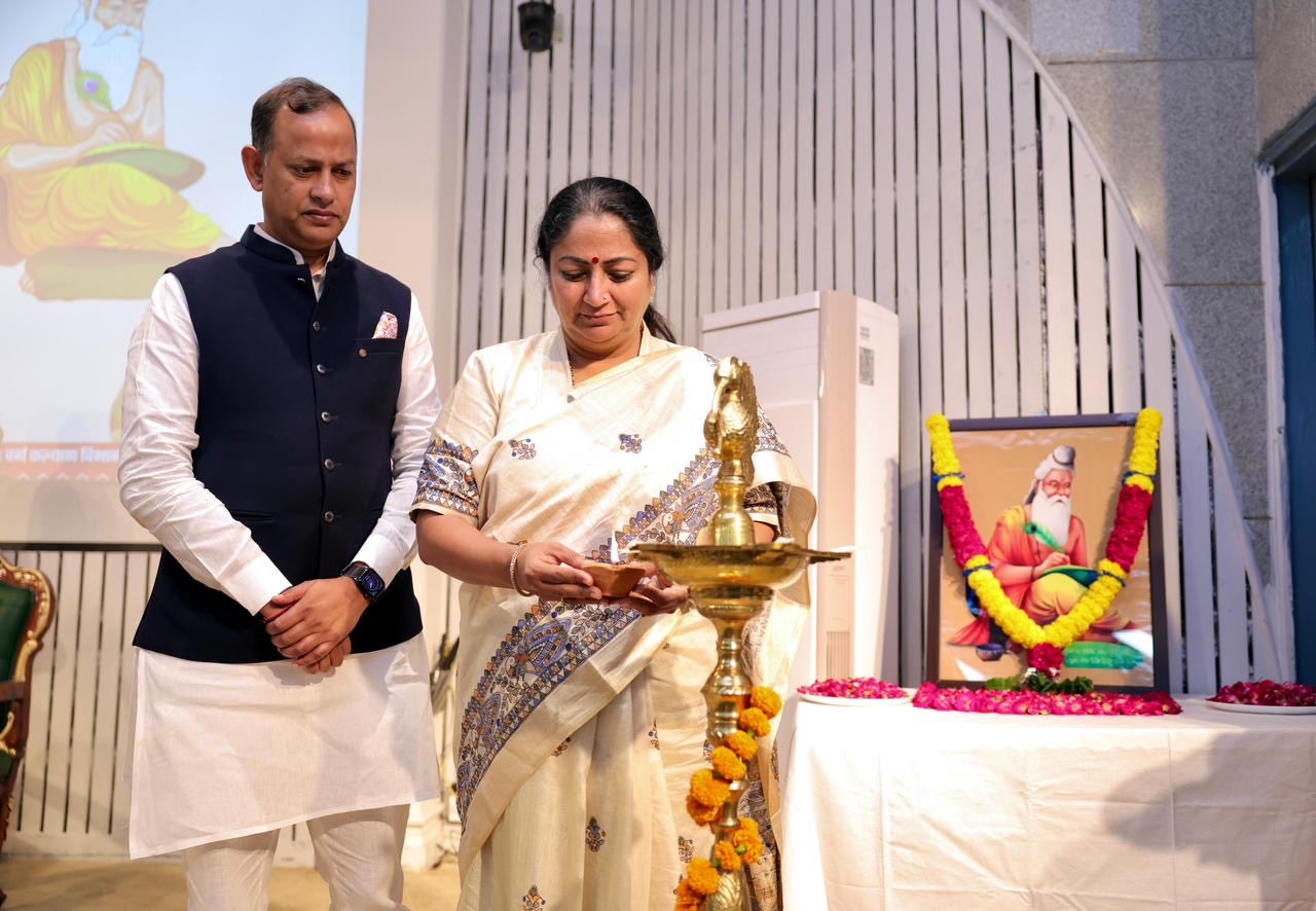 दिल्ली सरकार ने की घोषणा, 7 अक्टूबर को महर्षि वाल्मीकि जयंती पर सभी सरकारी दफ्तर रहेंगे बंद