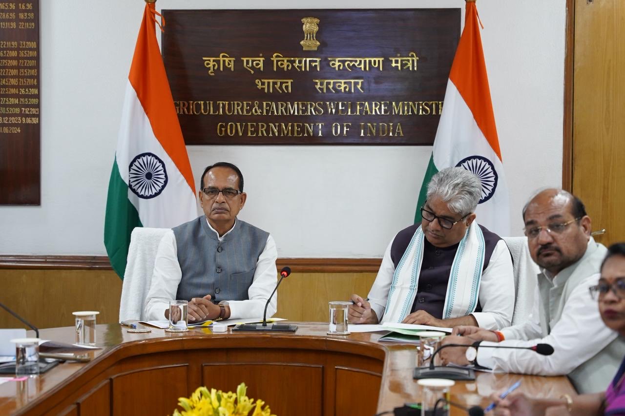पराली जलाने की घटनाओं में कमी के लिए उचित निगरानी जरूरी : शिवराज सिंह चौहान