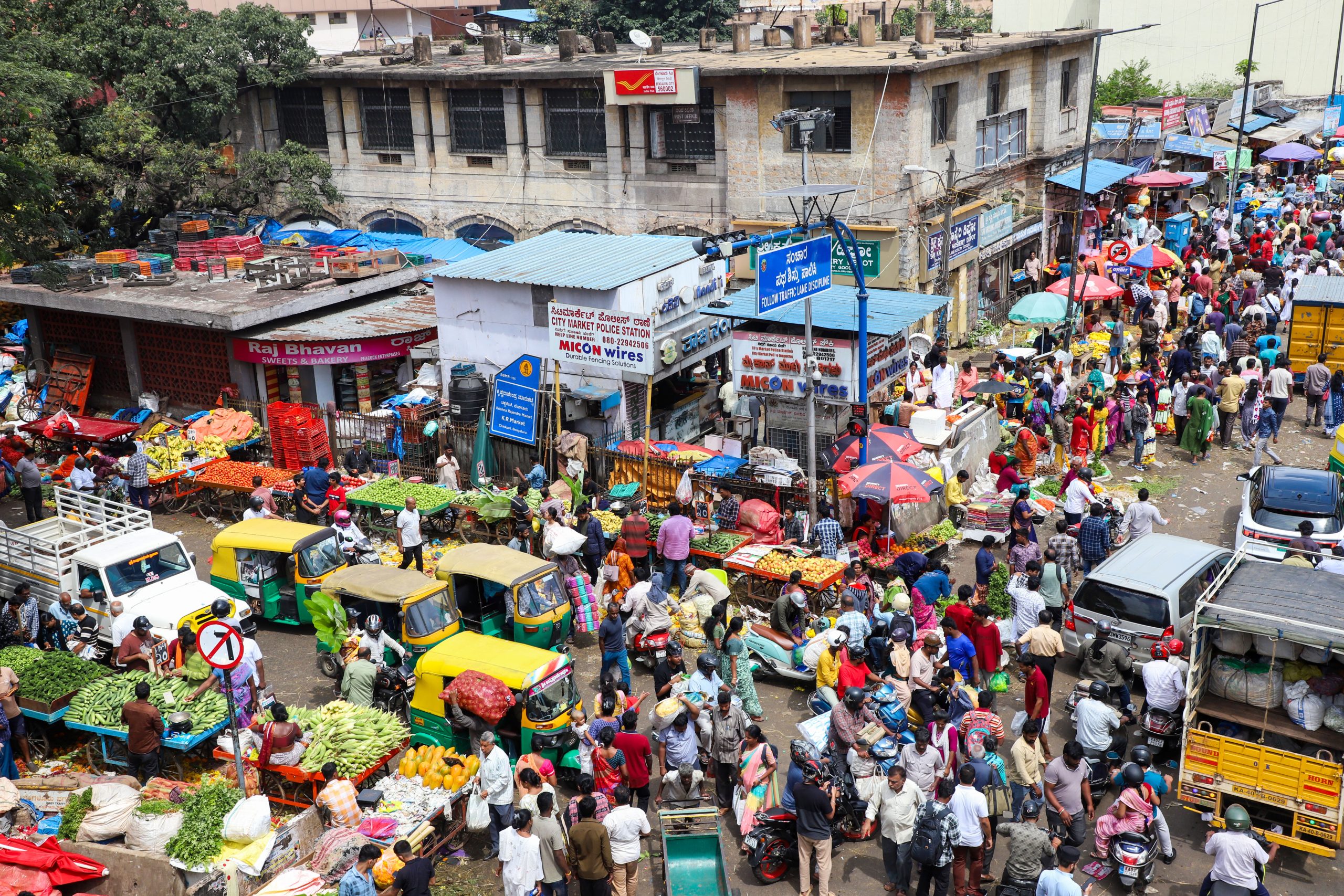 दिवाली की बिक्री रिकॉर्ड 6.05 लाख करोड़ रुपए तक पहुंची, वित्त मंत्री ने कहा-जीएसटी सुधार और स्वदेशी उत्पादों की रही मजबूत मांग 