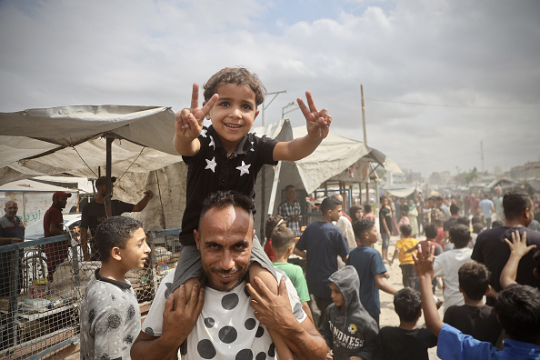 Gazans stream towards wrecked homes as Israeli forces pull back under ceasefire