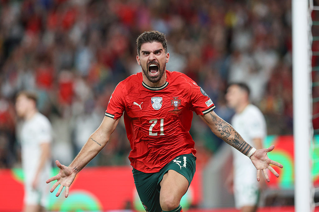 Last-gasp Neves winner keeps Portugal on track for World Cup