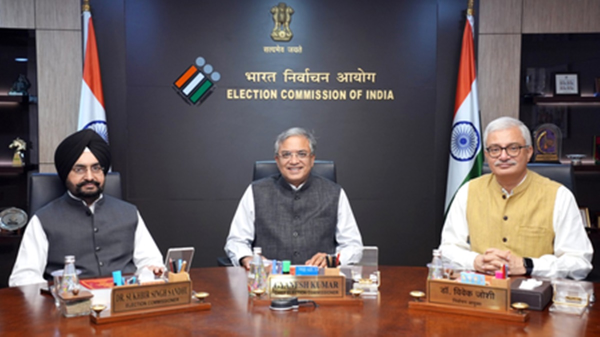 बिहार में चुनावी बिगुल बजने को तैयार, EC की प्रेस कॉन्फ्रेंस आज शाम 4 बजे