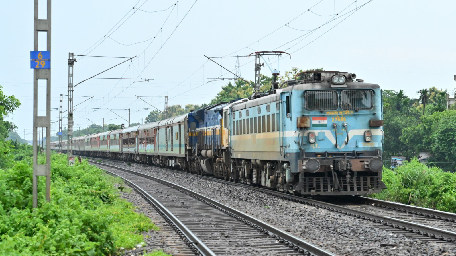 भारतीय रेल का एक सदी लंबा परिवर्तनकारी सफर, शत-प्रतिशत विद्युतीकरण की दहलीज पर देश का रेल नेटवर्क
