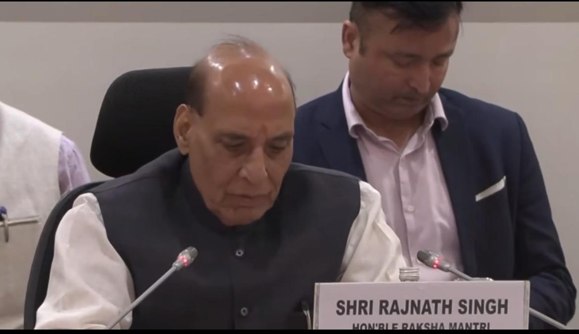 अब जंग मैदान से पहले, डेटा और एल्गोरिदम में लड़ी जाने लगी है : राजनाथ सिंह