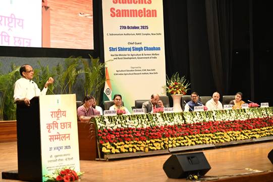 शिवराज सिंह चौहान ने दिया कृषि संस्थानों में रिक्त पदों को भरने का निर्देश, छात्रों से किया संवाद