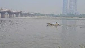 यमुना पर नकारात्मक राजनीति: श्रद्धा और संस्कृति में भी विभाजन खोजने वालों को जनता का जवाब