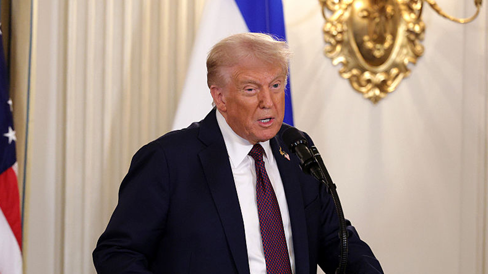 Trump heads to Tokyo for trade, security talks before Xi summit