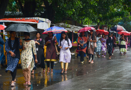 तमिलनाडु के कई इलाकों में बदला मौसम का मिजाज