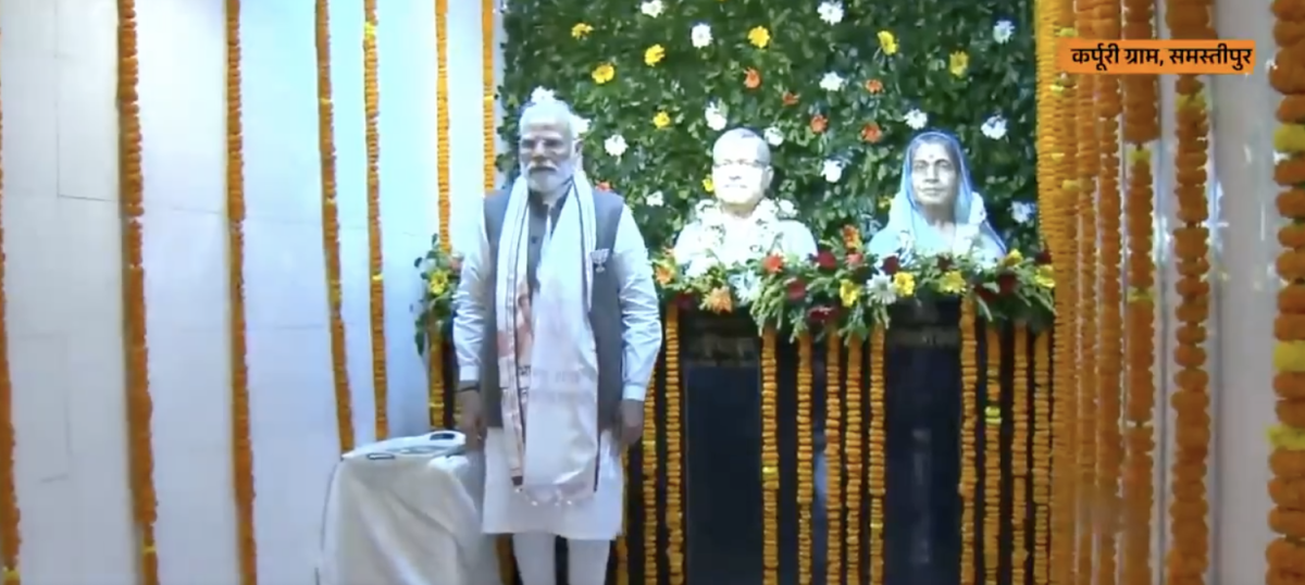 पीएम मोदी ने कर्पूरी ठाकुर के गांव पहुंच कर जननायक को किया नमन