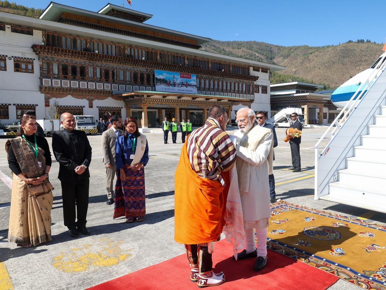 पीएम मोदी ने भूटान में गर्मजोशी भरे स्वागत के लिए जताया शेरिंग तोबगे का आभार