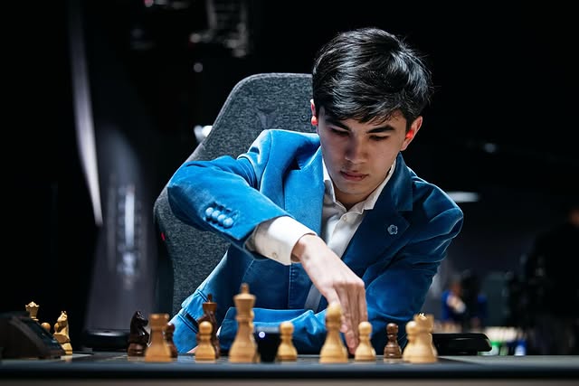 उज्बेकिस्तान के 19 वर्षीय जावोखिर सिंडारोव बने सबसे युवा चेस वर्ल्ड कप चैंपियन