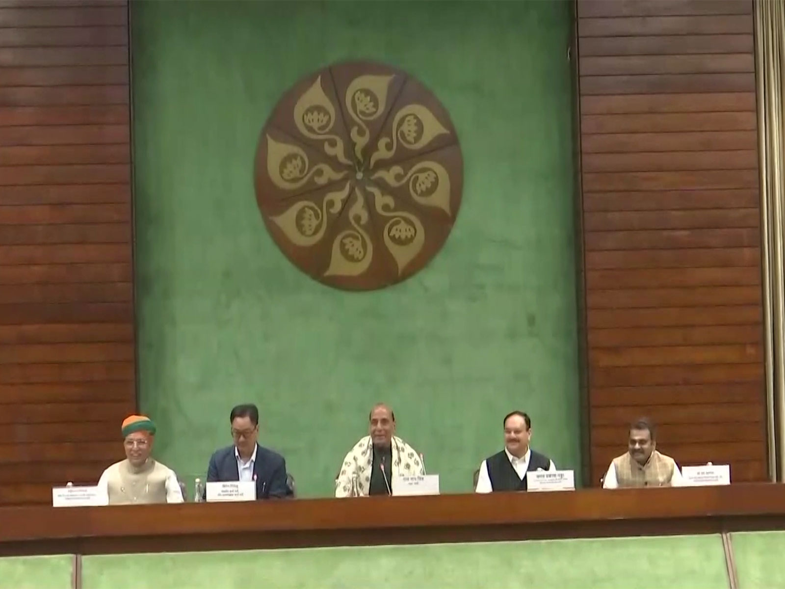 संसद के शीतकालीन सत्र से पहले सर्वदलीय बैठक शुरू