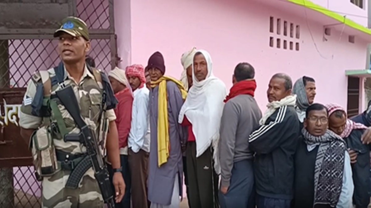 बिहार चुनाव के दूसरे और अंतिम चरण के लिए मतदान जारी, मतदाताओं में दिख रहा खास उत्साह 