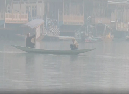जम्मू-कश्मीर में ‘चिल्लई कलां’ से पहले ही सर्दी का कहर, तापमान माइनस 3.9 डिग्री पहुंचा