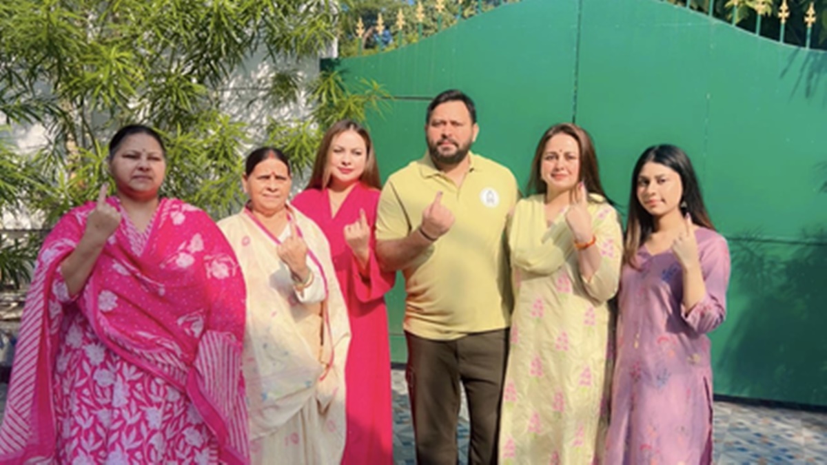 लालू परिवार ने डाला वोट, जनता से बदलाव के लिए मतदान करने की अपील