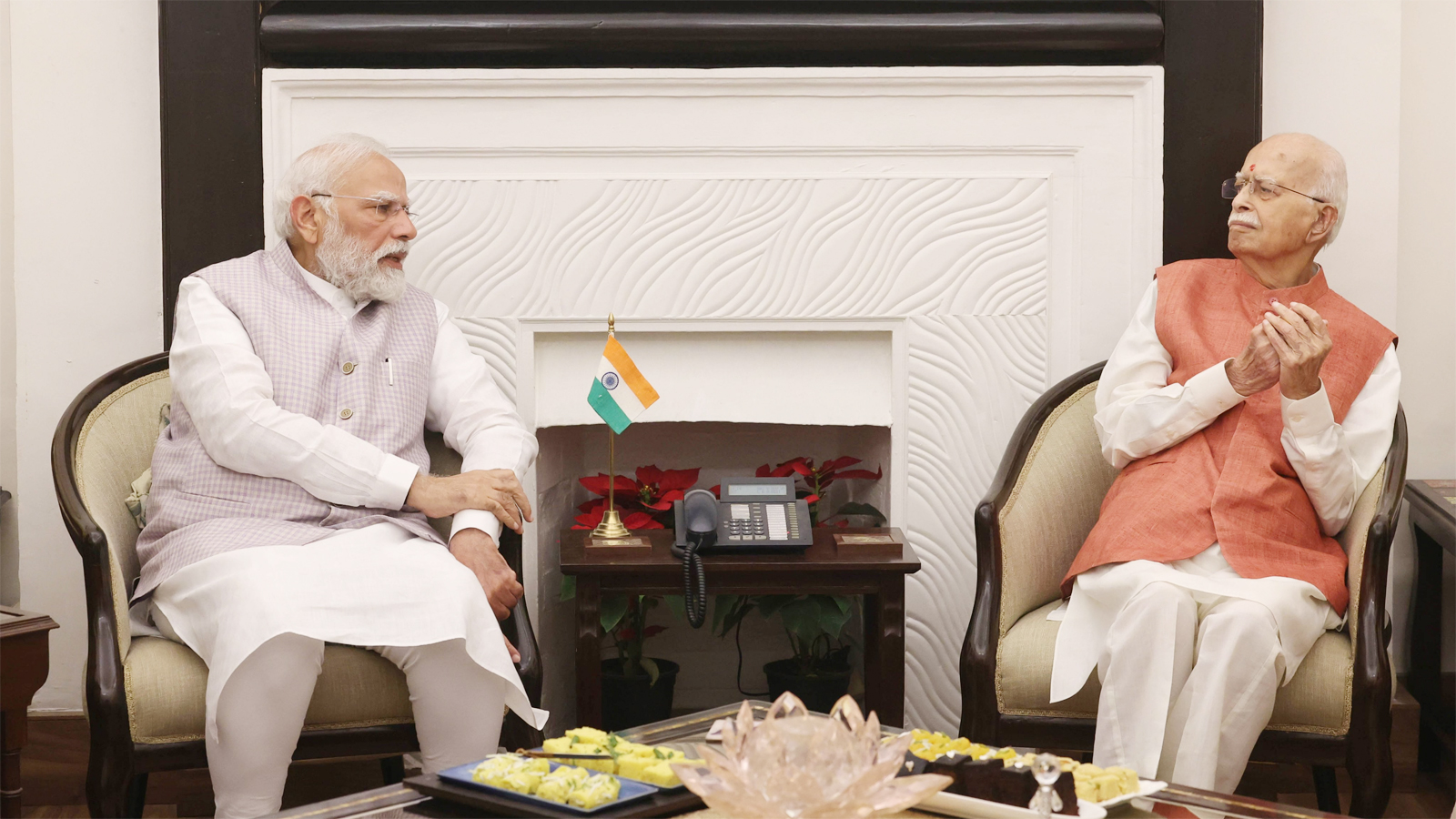 PM Modi meets LK Advani, extends birthday greetings to Bharat Ratna awardee