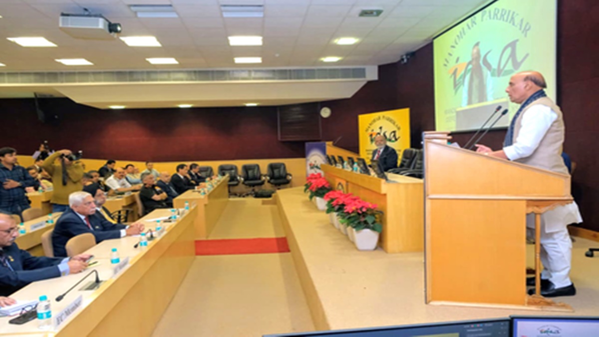 दिल्ली ब्लास्ट पर सरकार का सख्त रुख, दोषियों पर जल्द गिरेगी गाज: रक्षा मंत्री राजनाथ सिंह