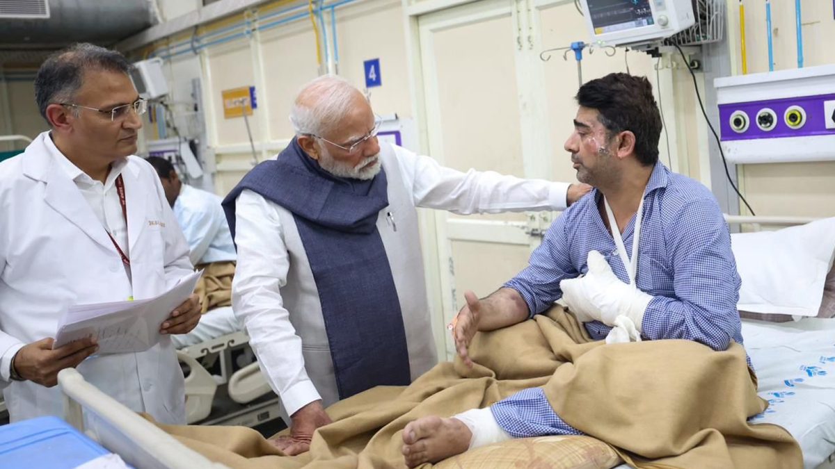 भूटान से स्वदेश लौटने के बाद एलएनजेपी अस्पताल पहुंचे पीएम मोदी