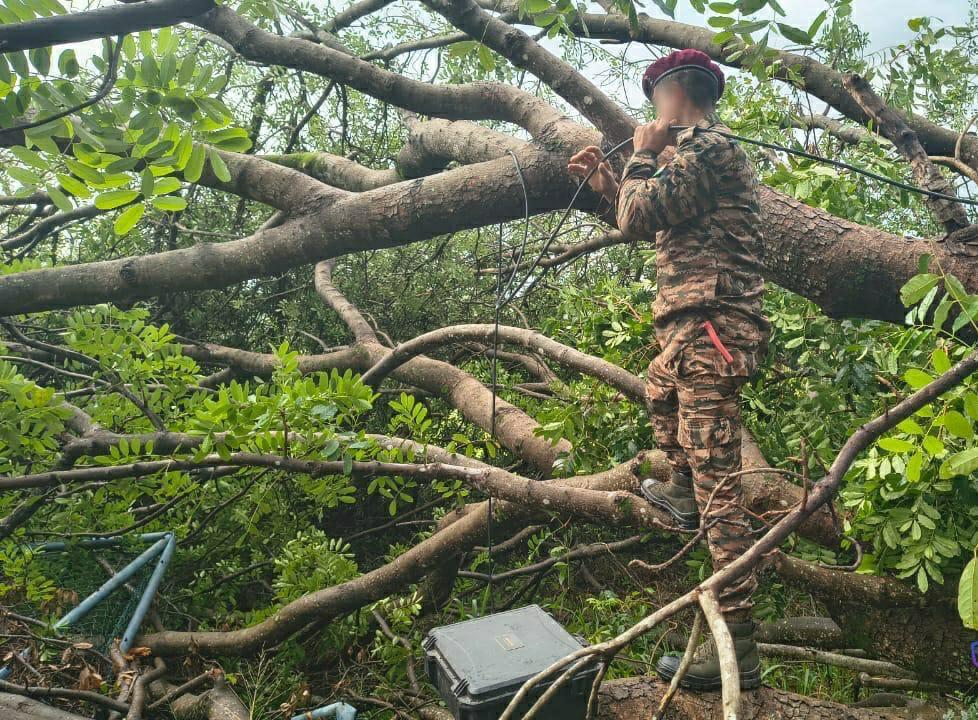 श्रीलंका में दितवाह से तबाह हुए ऑप्टिकल फाइबर केबल नेटवर्क को भारतीय सेना ने किया बहाल