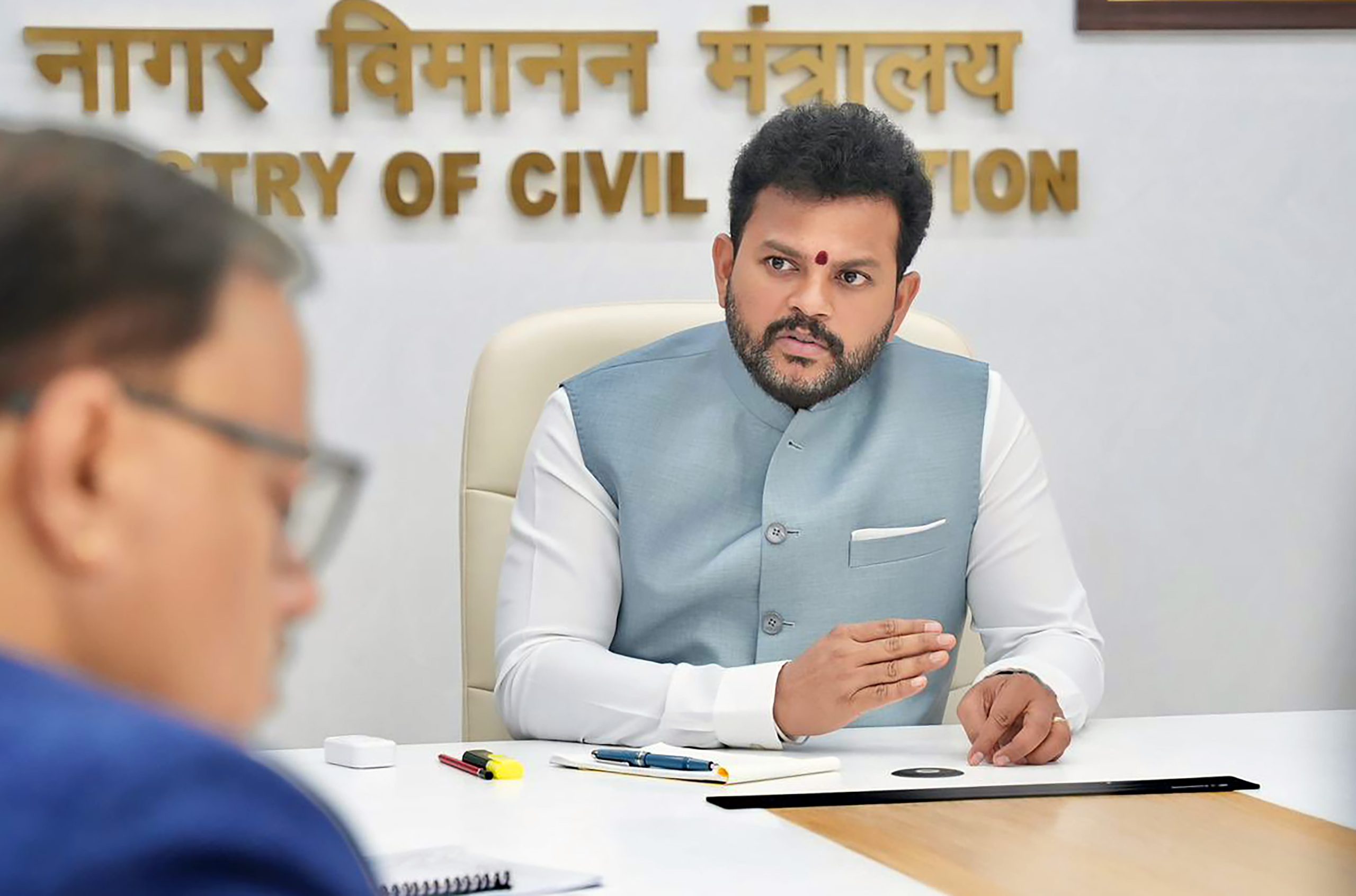 केंद्र ने इंडिगो को दिए सख्त निर्देश, रविवार रात 8 बजे तक रिफंड पूरा करना अनिवार्य