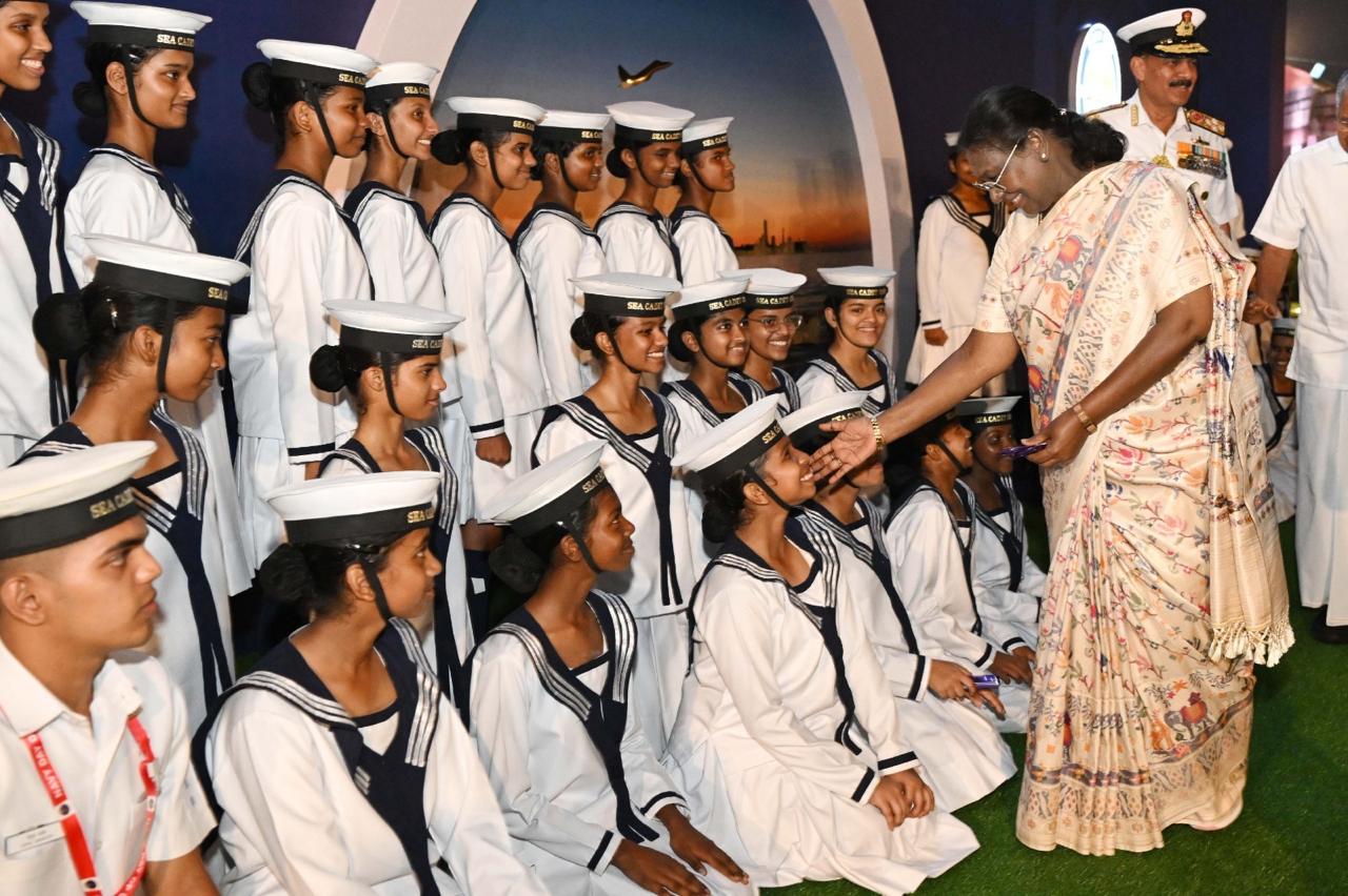 भारतीय नौसेना दिवस: राष्ट्रपति मुर्मु  ने दी बधाई, कहा- भारतीय नौसेना अनुशासन, करुणा और जिम्मेदारी का प्रतीक है