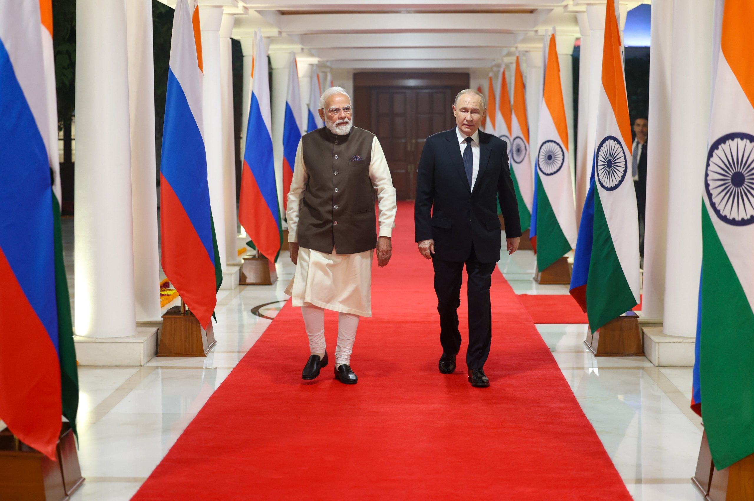 भारत-रूस शिखर सम्मेलन से पहले प्रधानमंत्री मोदी ने पुतिन के सम्मान में रात्रिभोज आयोजित किया