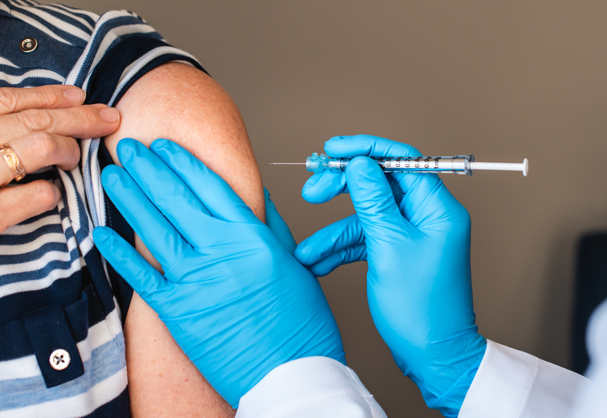 Shingles vaccine reduces risk of death from dementia, study finds