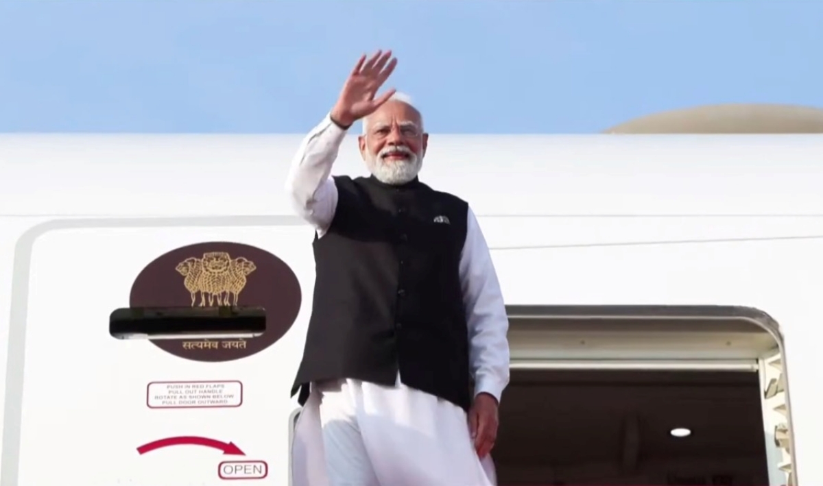 तीन देशों की यात्रा पूरी कर ओमान से स्वदेश रवाना हुए पीएम मोदी, ओमान में मिला सर्वोच्च सम्मान