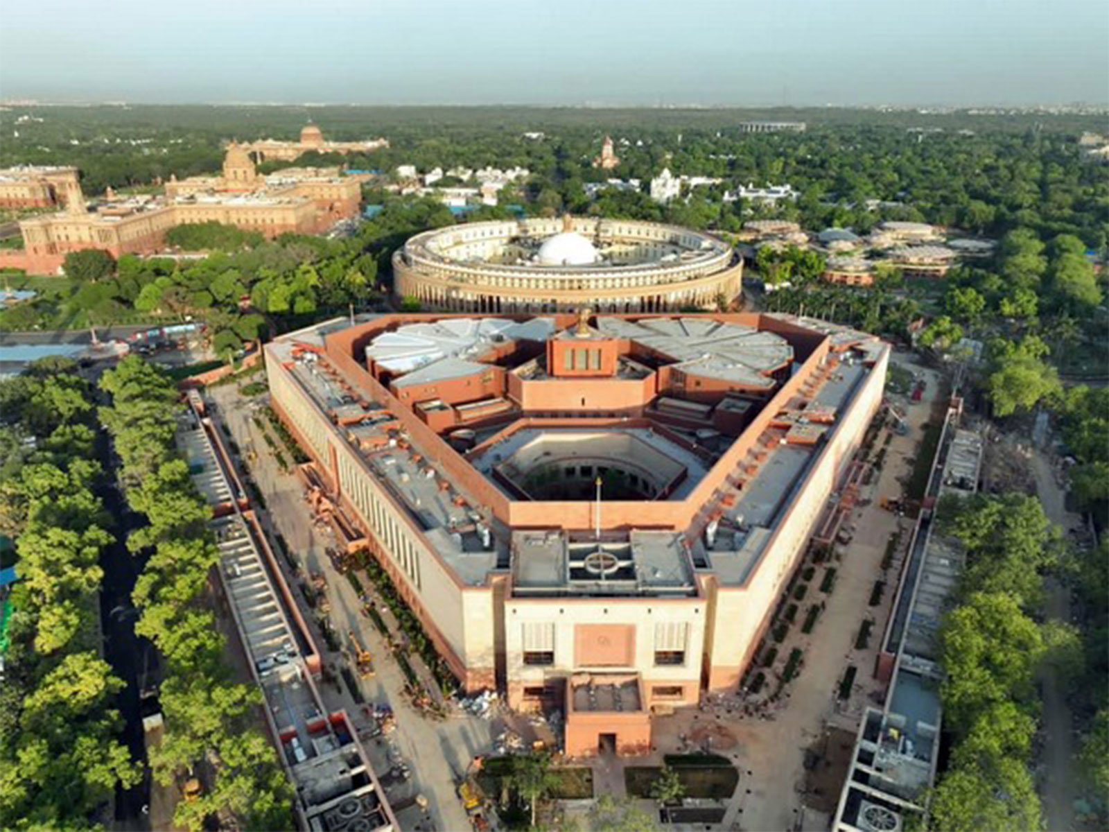 संसद में आज पेश होंगे महिला आरक्षण और परिसीमन से जुड़े तीन विधेयक