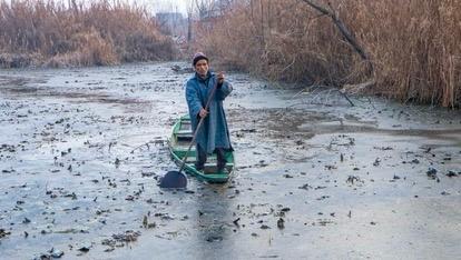 जम्मू-कश्मीर में कड़ाके की ठंड जारी, कश्मीर के मैदानी इलाकों में नहीं हो रही बर्फबारी