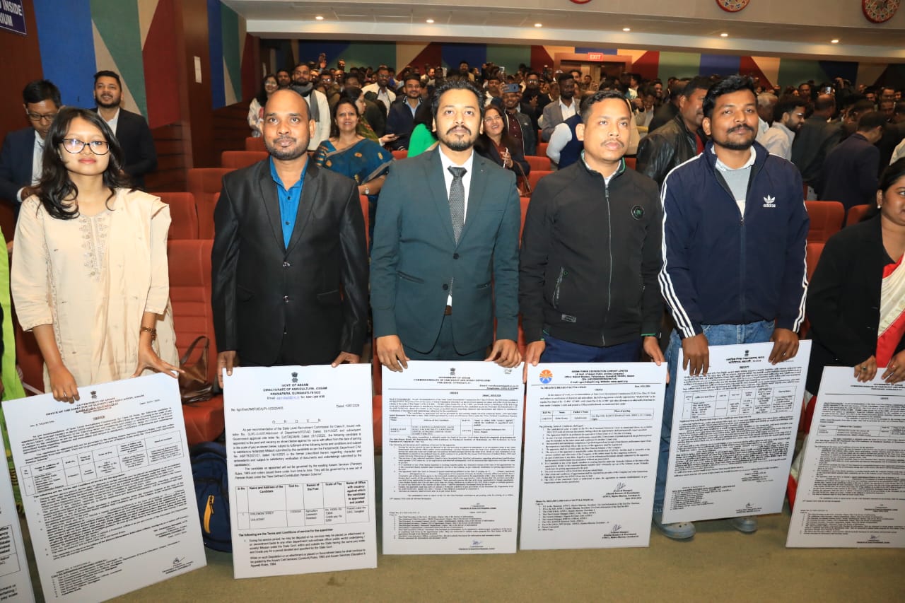हिमंत बिस्वा सरमा ने चाय जनजाति व आदिवासी युवाओं को 296 नियुक्ति पत्र बांटे