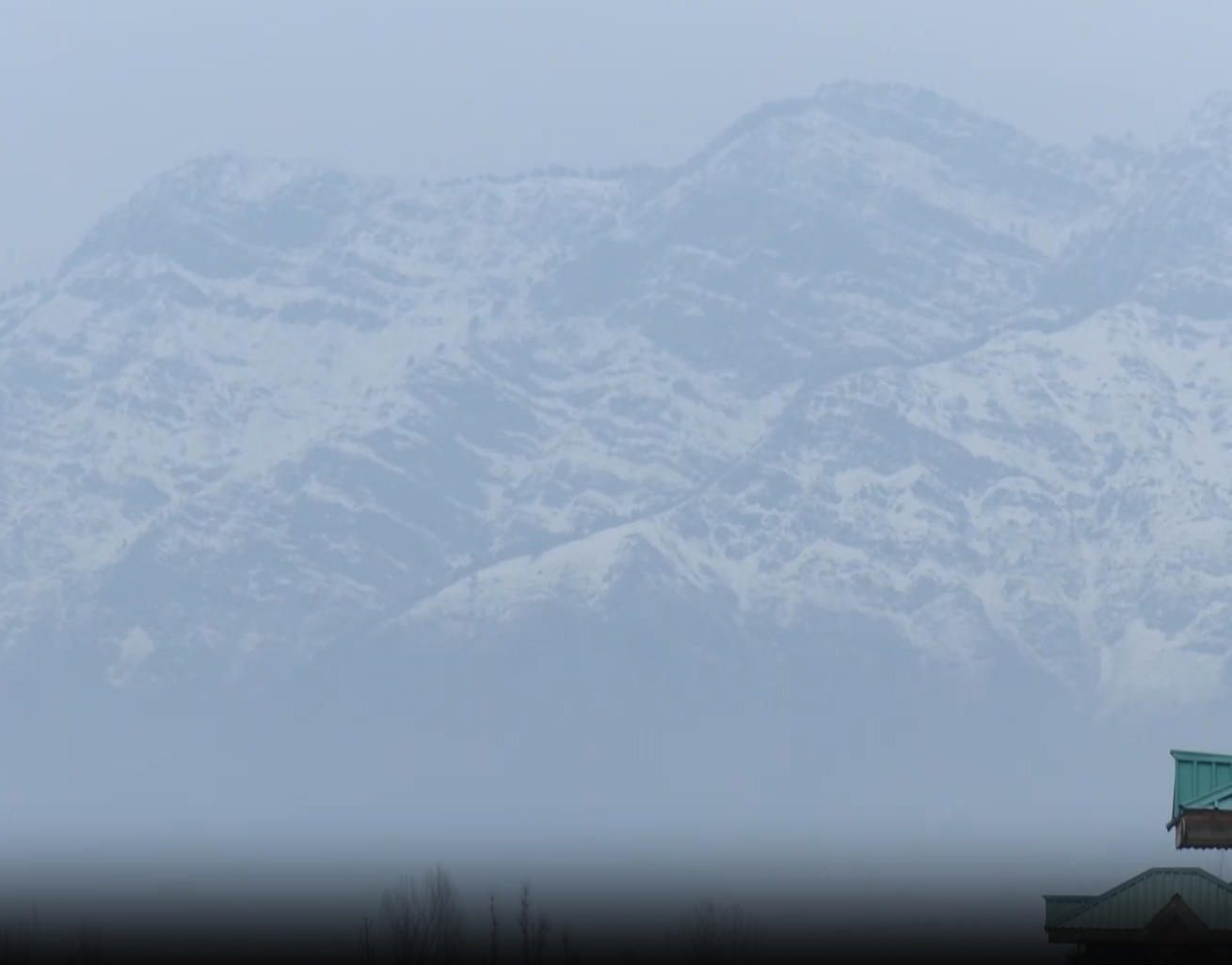 Jammu and Kashmir: कई इलाकों में बर्फबारी का दौर जारी,1 फरवरी से भारी हिमपात की चेतावनी