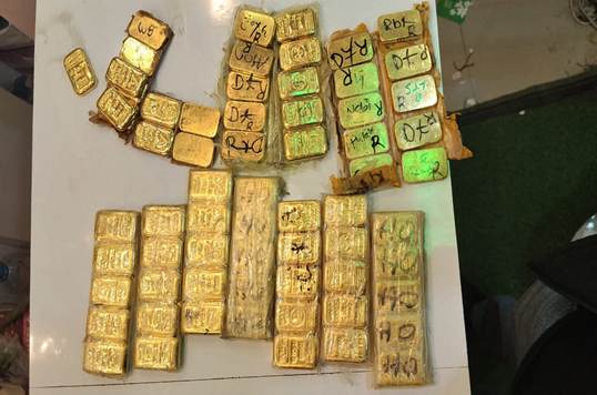 DRI ने 40 करोड़ रुपए से ज्यादा का सोना और 2.9 करोड़ रुपए का नकद किया जब्त