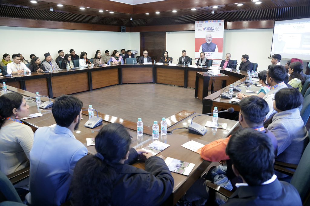 धर्मेंद्र प्रधान ने नई दिल्ली विश्व पुस्तक मेले 2026 में पीएम-युवा 3.0 लेखकों से बातचीत की