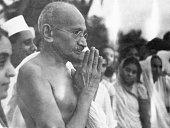 अहिंसा कमजोरों का हथियार नहीं है, यह साहसी लोगों की ताकत है: महात्मा गांधी