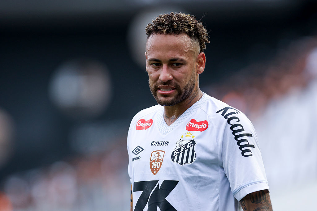 Neymar extends Santos deal through 2026, eyeing World Cup return