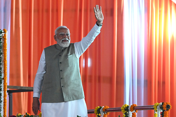 पीएम मोदी ने सत्य, सेवा और समर्पण का दिया संदेश